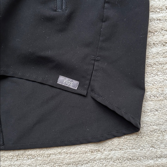 FIGS Technical Collection Yola Scrub Top Stretch Zip Pockets Nurse Black Medium - Picture 5 of 11